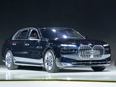 BMW 735i Pure Excellence 2024