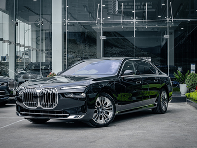 BMW 740i Pure Excellence 2024